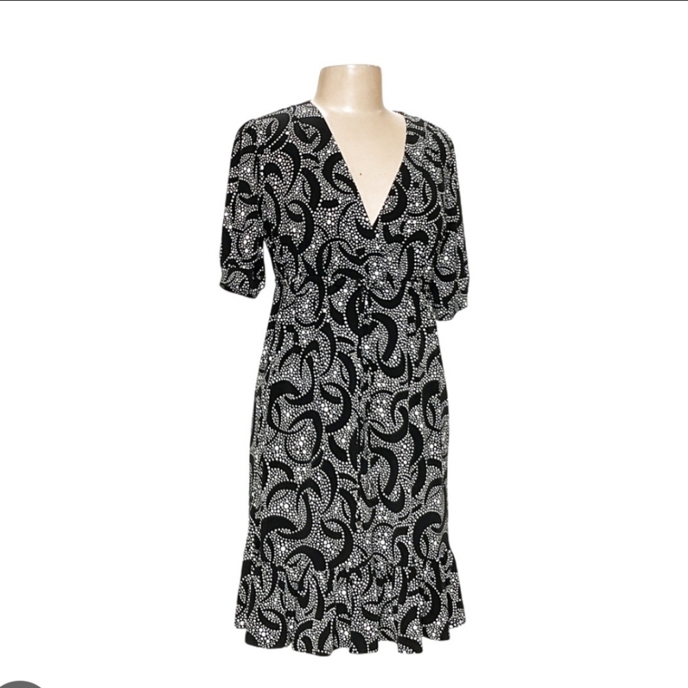 Michael Kors Solid Wrap Dress. V-Neck Tie Waist Size Medium